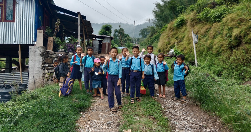 डाक्टर–पाइलट बन्ने सपना देखेका बालबालिकाका लागि  रोङ गाउँपालिकाकाे ‘एक रुपैयाँ बचत’ अभियान